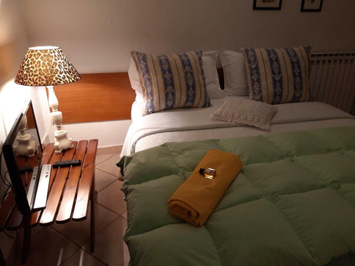 Debora Maison B&B Colombare Di Sirmione Bagian luar foto